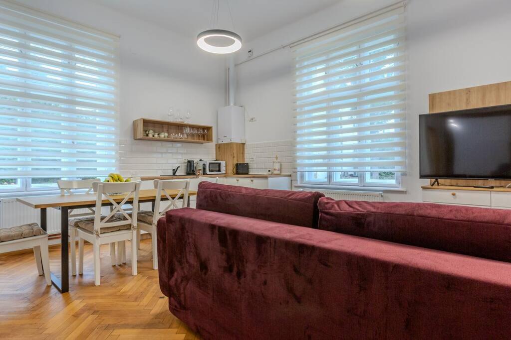 Gb4 By Rentable Apartment Brasov Exterior photo